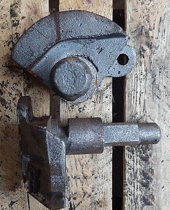 Валик подъемника 106.01.017-0